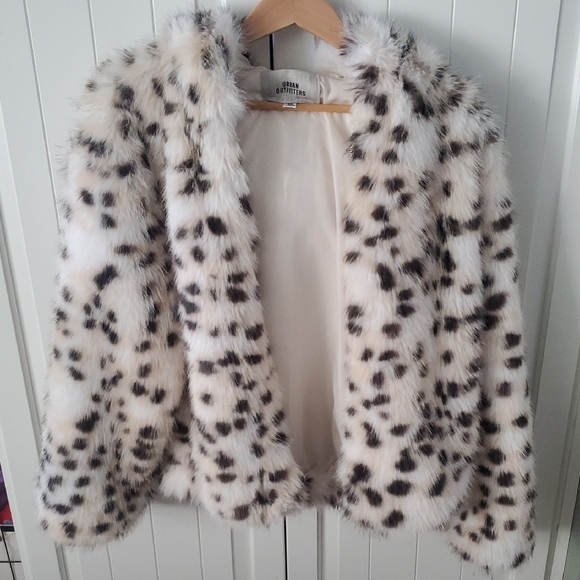 Urban Outfitters White Faux Fur Jacket - Picture 6 of 6